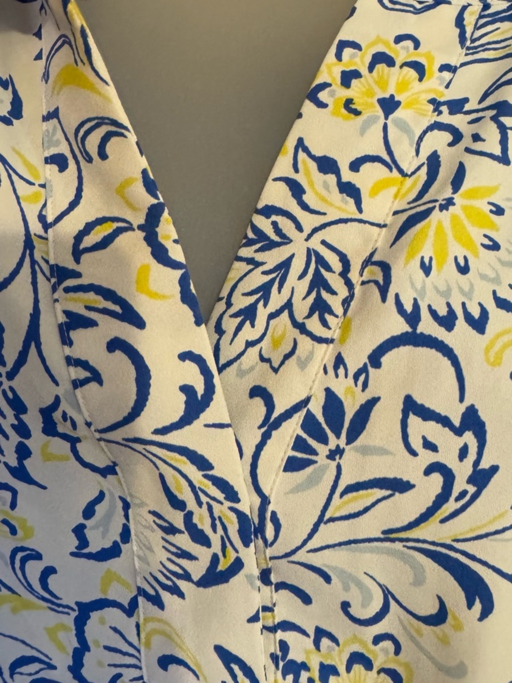 Ann Taylor  Spring/Summer White Top w/ Blue/Yellow Floral Print   MEDIUM    #B - Picture 3 of 10